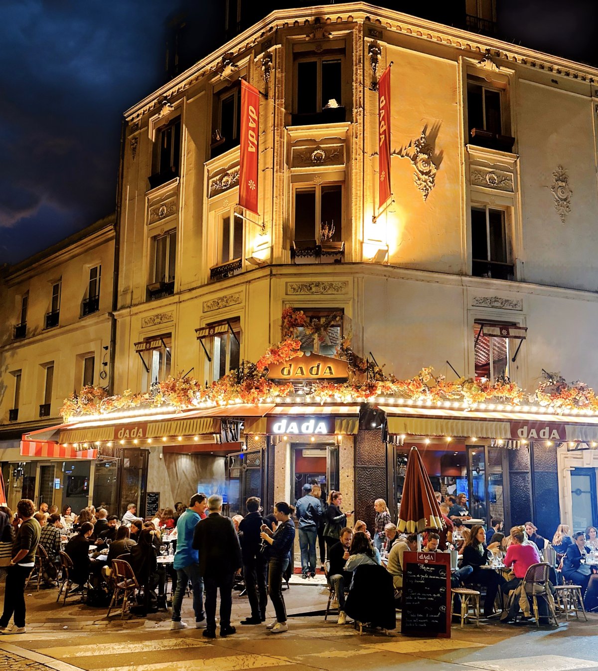 La terrasse du Dada le soir